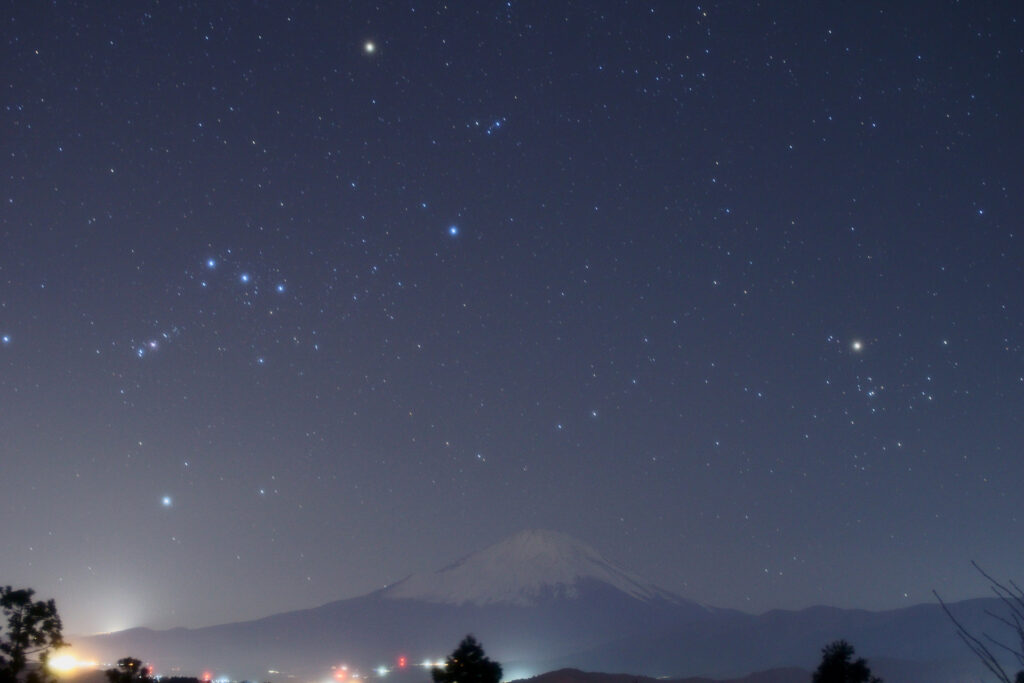 富士山に沈むオリオン座