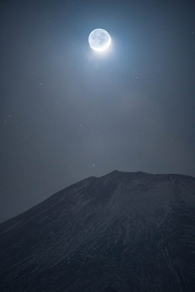 細い月