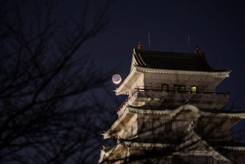 城と三日月